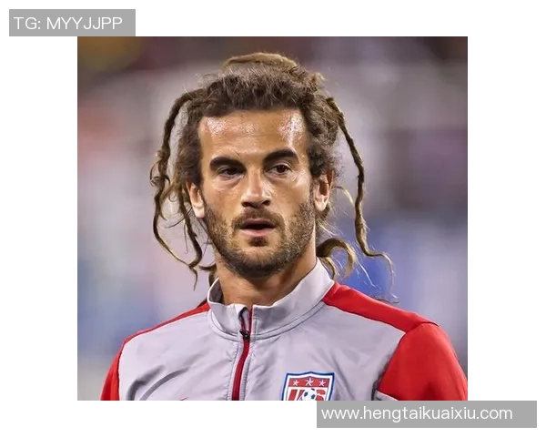 蓬松发型的足球明星男生们展现个性与风格的完美结合