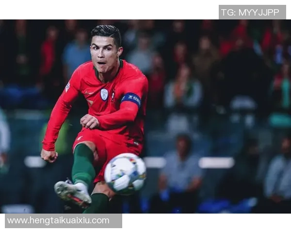 足球明星的花式踢球技巧揭秘展现足球艺术的魅力与激情 足球明星的花式踢球技巧揭秘展现足球艺术的魅力与激情